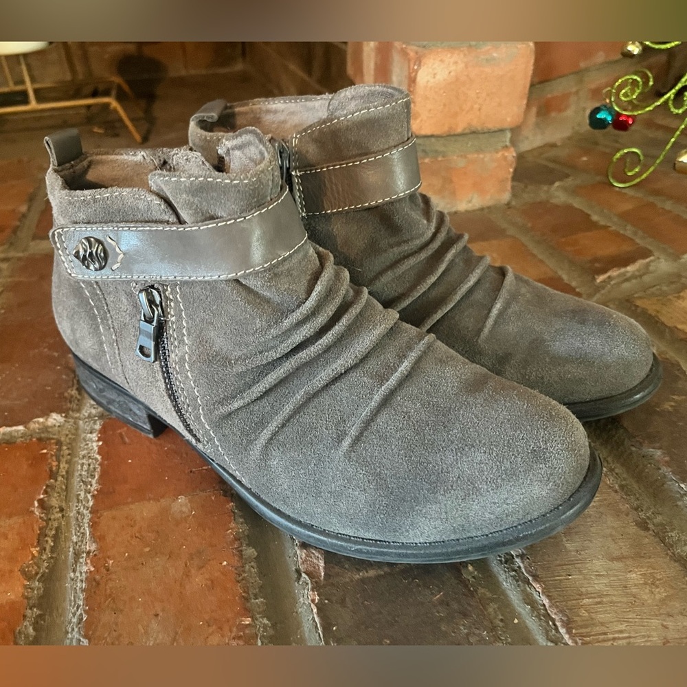 EARTH Brand women’s ankle boots! Boho Chic! Built for comfort wm’s sz 9 wide